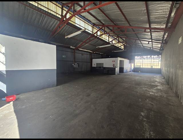 300M² WAREHOUSE TO LET IN ANDERBOLT